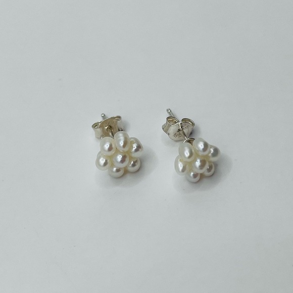 Freshwater Pearl Silver Stud Earrings - Picture 3 of 4